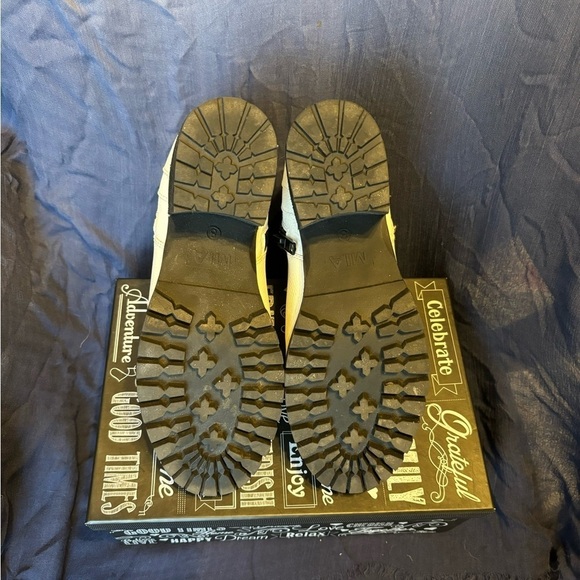 MIA Lug Sole Booties - EUC - Size 8 - Picture 6 of 6